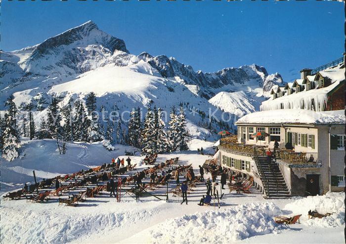 Kreuzeckhaus mit Alpspitze