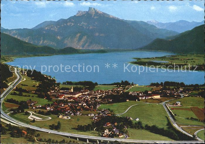 Mondsee Salzkammergut Fliegeraufnahme mit Schafberg