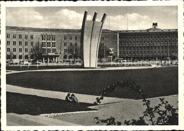 BERLIN CITY Luftbrueckendenkmal