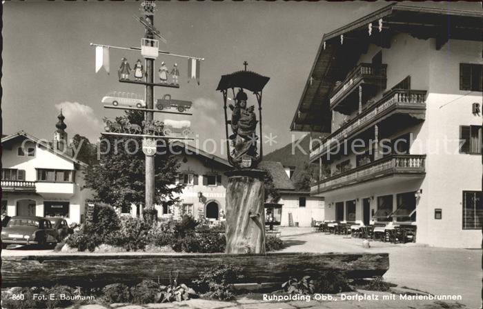Ruhpolding Bayern Dorfplatz Marienbrunnen