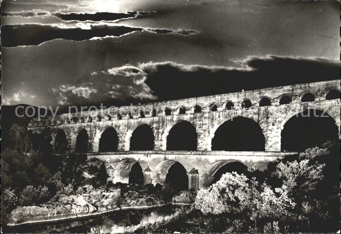 Vers-Pont-du-Gard Aqueduc romain