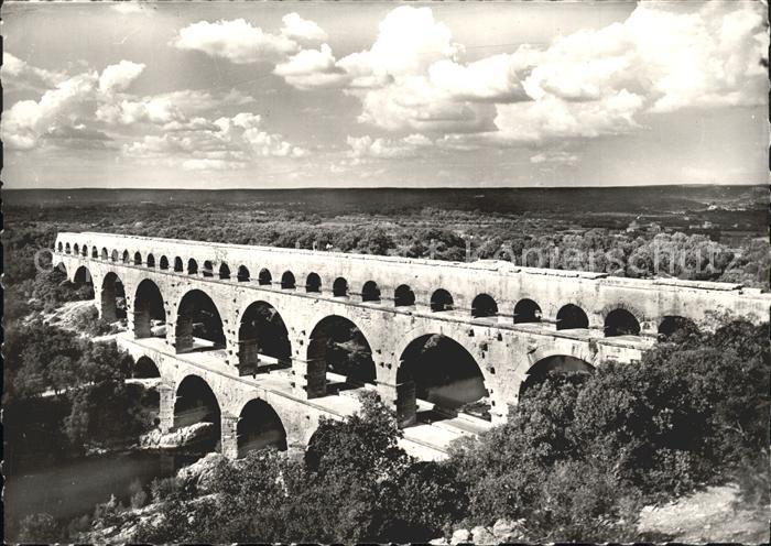 Vers-Pont-du-Gard Aqueduc romain Chretienne Agrippa