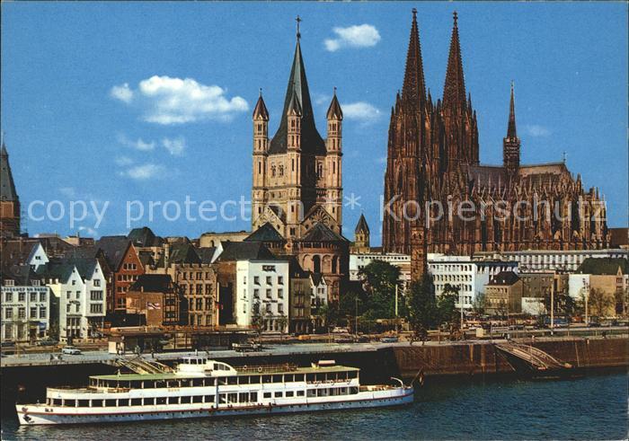 Motorschiffe Koeln am Rhein Rheinufer Dom Gross-St.-Martin