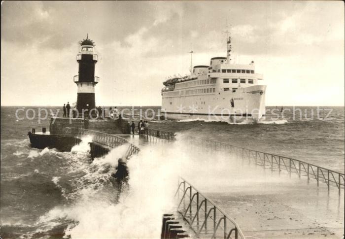 Dampfer Oceanliner MS Warnemuende Leuchtturm