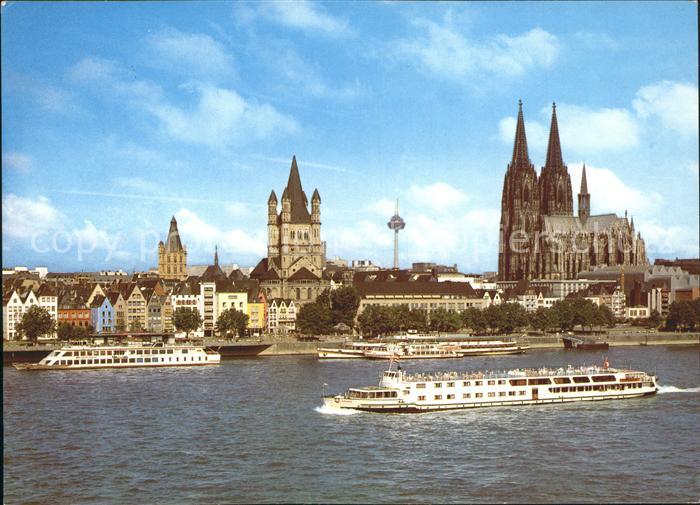 Motorschiffe Koeln am Rhein Altstadt Dom
