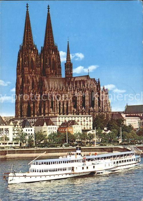 Dampfer Seitenrad Koeln am Rhein Dom Dampferanlegestellen