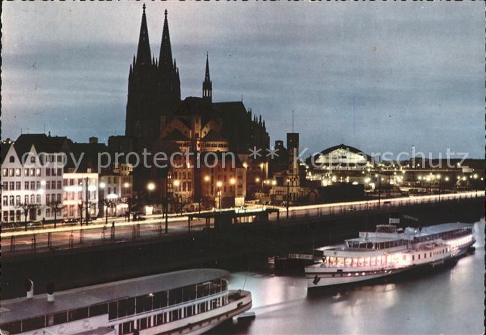 Dampfer Seitenrad Koeln am Rhein Abendstimmung