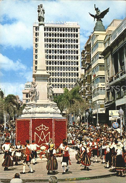 Santa Cruz de Tenerife Trajes tipicos Plaza de la Candelaria