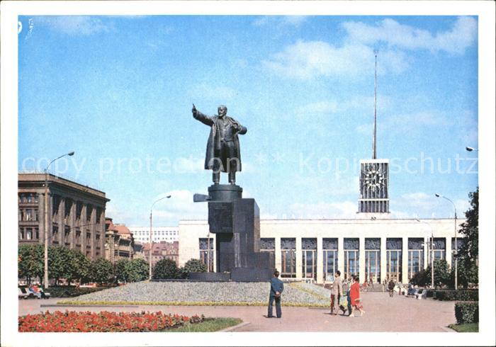 Leningrad St Petersburg Lenindenkmal Bahnhof