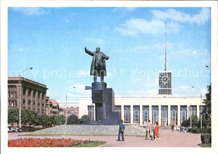 Leningrad St Petersburg Lenindenkmal Bahnhof
