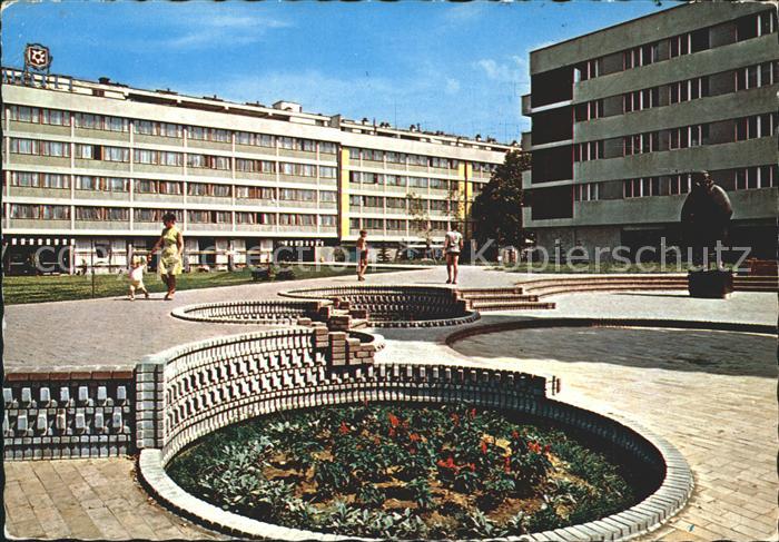 Kroatien Croatia Platz mit Neubauten