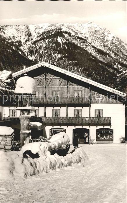 Grainau St Wendelinbrunnen mit Kramer Ammergauer Alpen