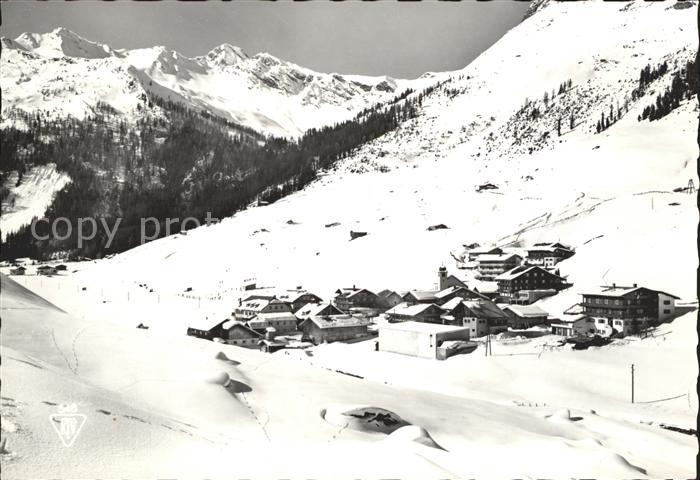 Hintertux Zillertal Gesamtansicht Wintersportplatz Alpen