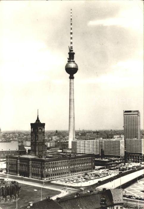 BERLIN  CITY Rotes Rathaus mit Fernsehturm der Dt Post Berlin