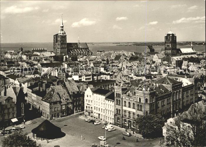 Stralsund Mecklenburg Vorpommern Stadtblick mit Neumarkt