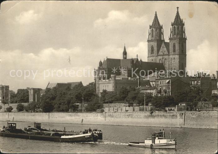 MAGDEBURG CITY Blick ueber die Elbe auf den Dom Schlepper Frachtkahn
