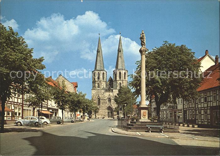 Duderstadt Niedersachsen Marktstrasse mit Cyriakuskirche Mariensaeule