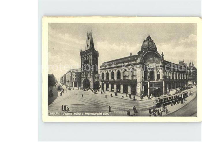 Praha Prahy Prague Pulverturm und Repraesentationshaus Strassenbahn