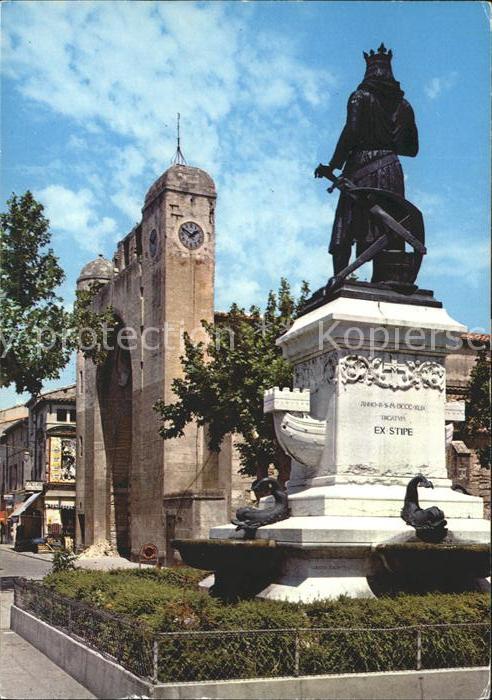 Aigues-Mortes Gard L'Eglise Notre Dame des Sablons et la Statue