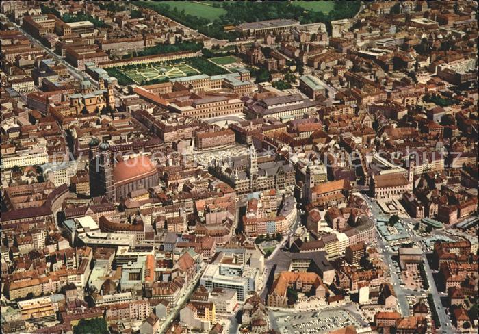 Muenchen Bayern Fliegeraufnahme Rathaus und Frauenkirche