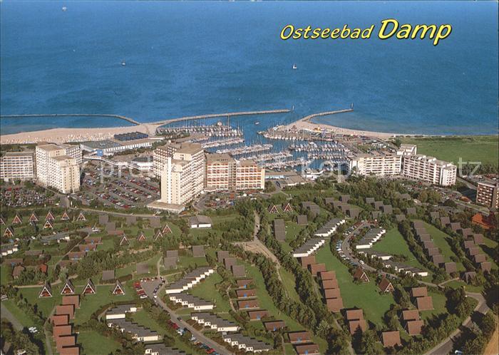 Damp Fliegeraufnahme mit Segelhafen