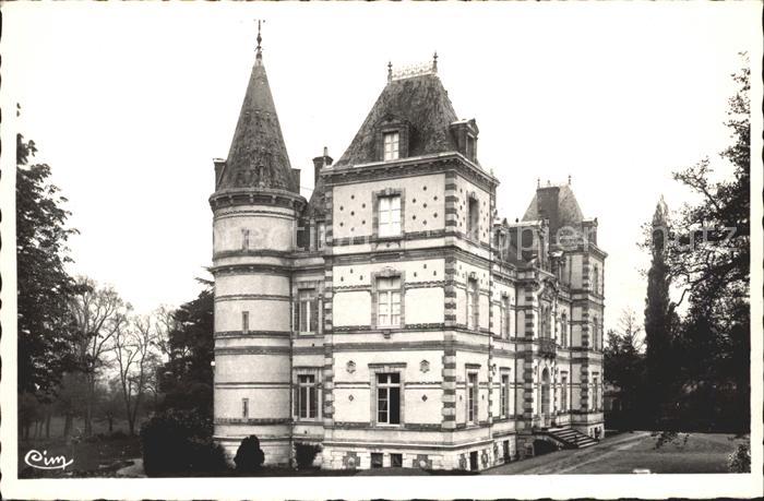 Saint-Pierre-le-Moutier Chateau Beaumont