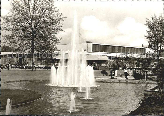 Neuss Stadthalle Springbrunnen