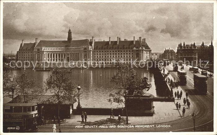 London New County Hall and Monument Busse Bruecke