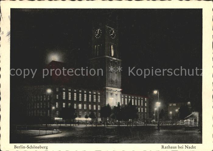 Schoeneberg Berlin Rathaus bei Nacht
