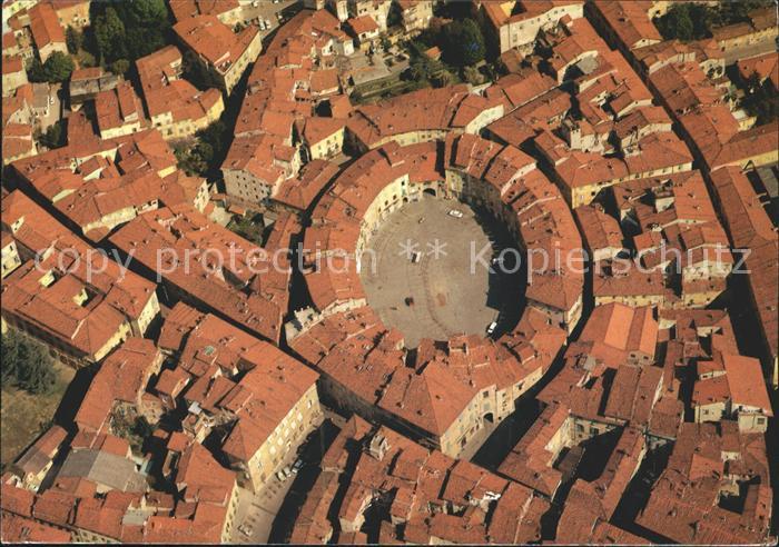 Lucca Fliegeraufnahme roemisches Amphitheater