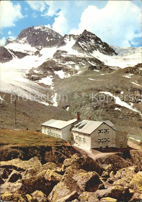 Wiesbadener Huette mit Piz Buin