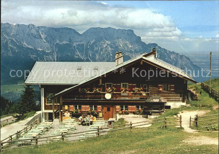 Oberau Berchtesgaden Skihuette auf dem Rossfeld mit Untersberg