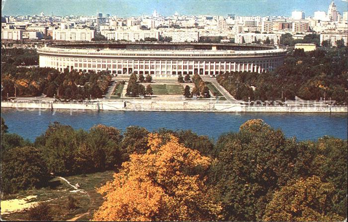 Moskau Moscou Gebaeuder am Wasser