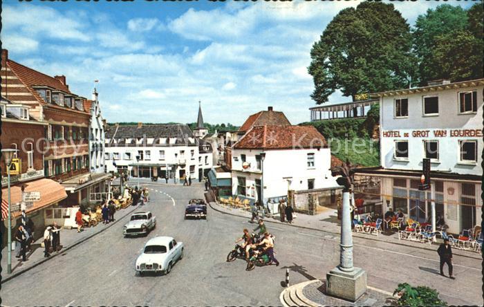 Valkenburg Suedholland Grendelplein met Monument