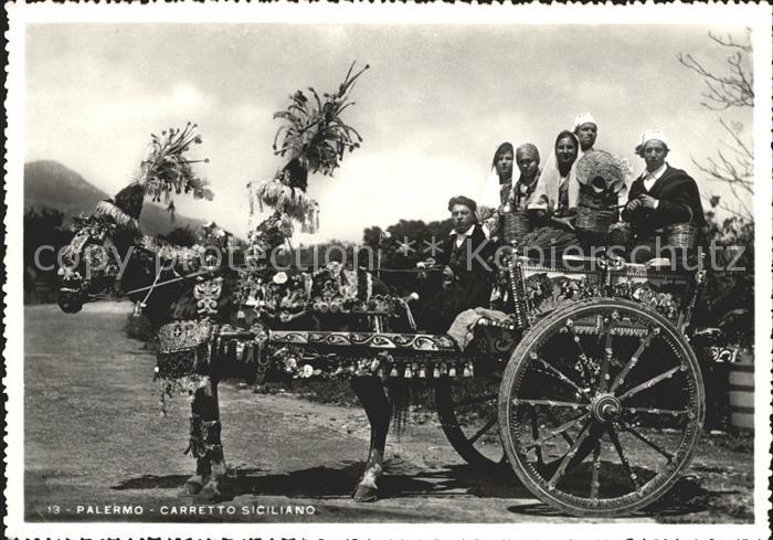 Palermo Sicilia Carretto Siciliano geschmueckter Pferdwagen
