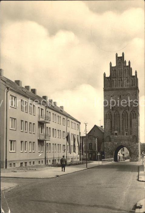 Demmin Mecklenburg Vorpommern Rudolf Breitscheid Strasse mit Luisentor