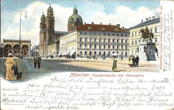 Muenchen Bayern Theatinerkirche und Odeonsplatz