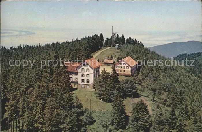 Hochblauen Fliegeraufnahme mit Hotel