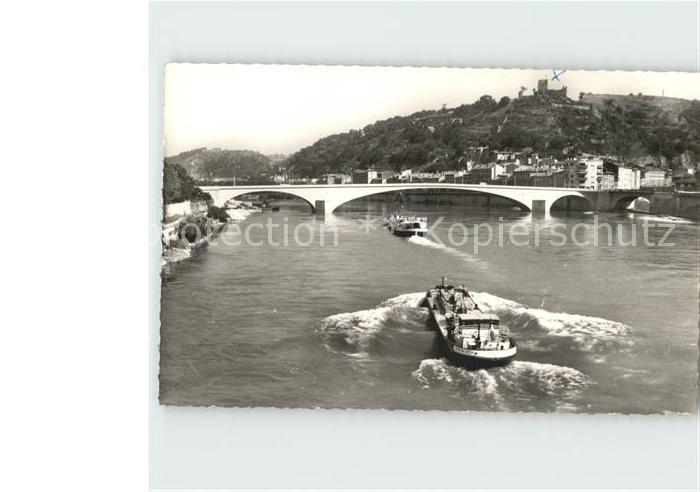 Vienne sur le Rhone Le Pont sur le Rhone dans le fond Ruines du Chateau de La Ba
