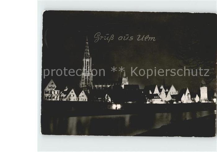 Ulm Donau Muenster mit Stadtmauer