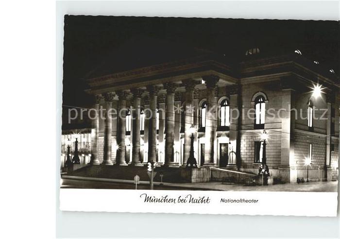 Muenchen Bayern bei Nacht Nationaltheater
