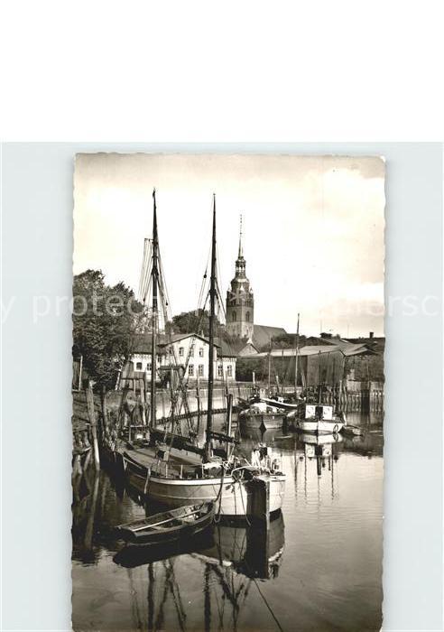 Itzehoe Hafen mit Hauptzollamt