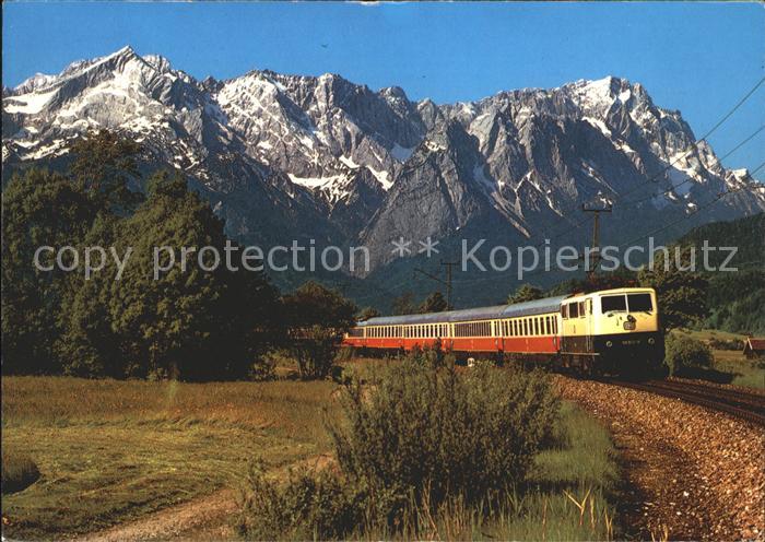 Eisenbahn Intercity Garmisch-Partenkirchen-Muenchen Wettersteingebirge