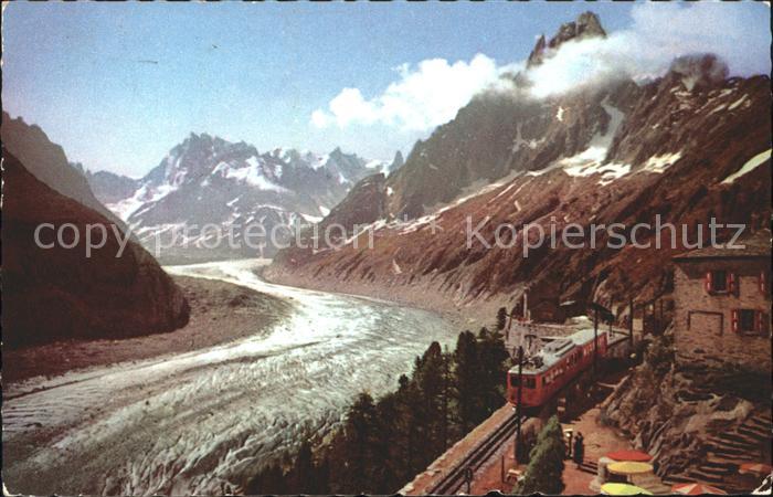 Chamonix Mont Blanc Arrivee du train de Montenvers la Mer de Glace les Grondes J
