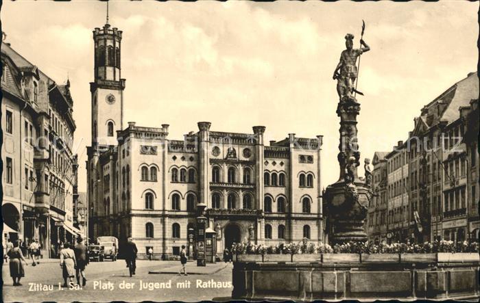 Zittau Platz der Jugend mit Rathaus und Brunnen