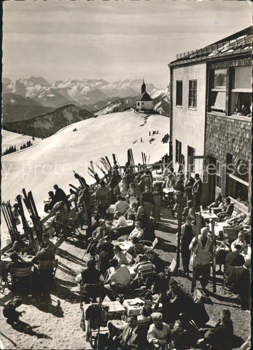 Rottach-Egern Berghotel mit Wallbergkapelle Karwendelgebirge und Zugspitze