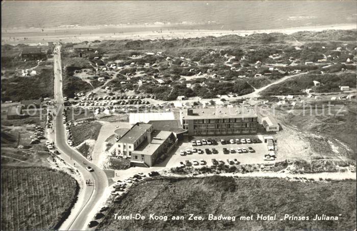 Koog aan de Zaan Fliegeraufnahme Badweg met Hotel Prinses Juliana