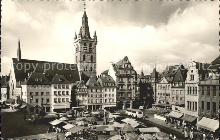 Treves Maine et Loire Place du Marché Marktplatz