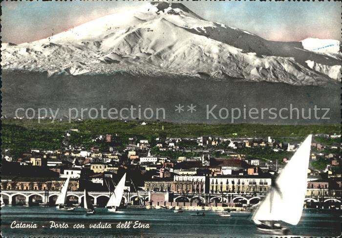 Catania Porto con veduta dell'Etna