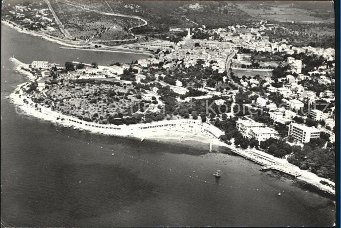 Novi Vinodolski pogied na kupaliste i plaze